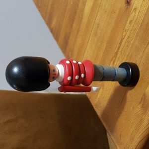 WOOD SOLDIER 7.5" BRITISH PALACE GUARD Stacking TOY Czechoslovakia *Arm missing!